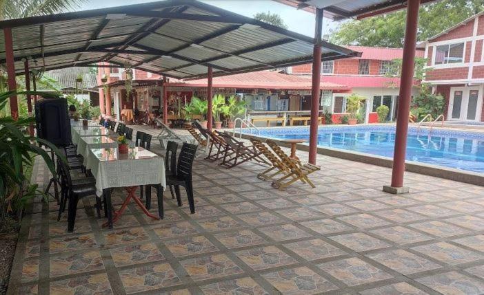 לאס טונאס Sun Place Hosteria מראה חיצוני תמונה