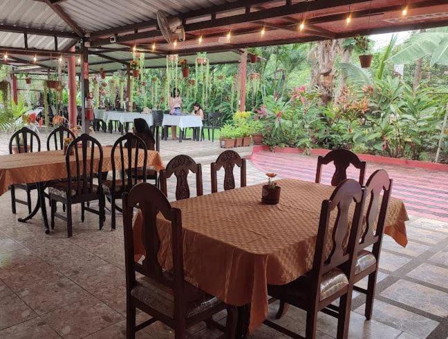 לאס טונאס Sun Place Hosteria מראה חיצוני תמונה