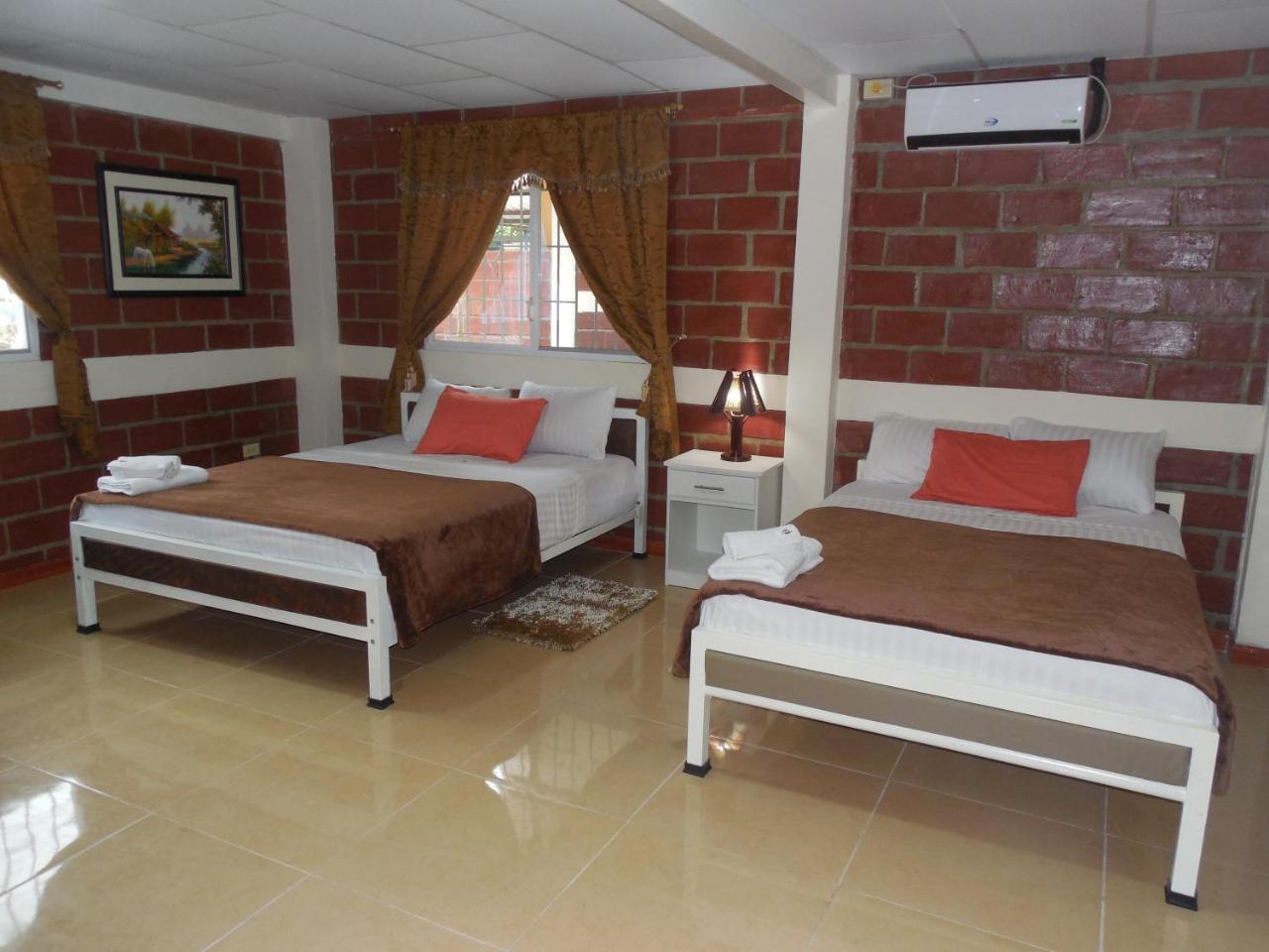 לאס טונאס Sun Place Hosteria מראה חיצוני תמונה