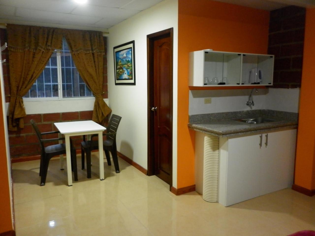 לאס טונאס Sun Place Hosteria מראה חיצוני תמונה