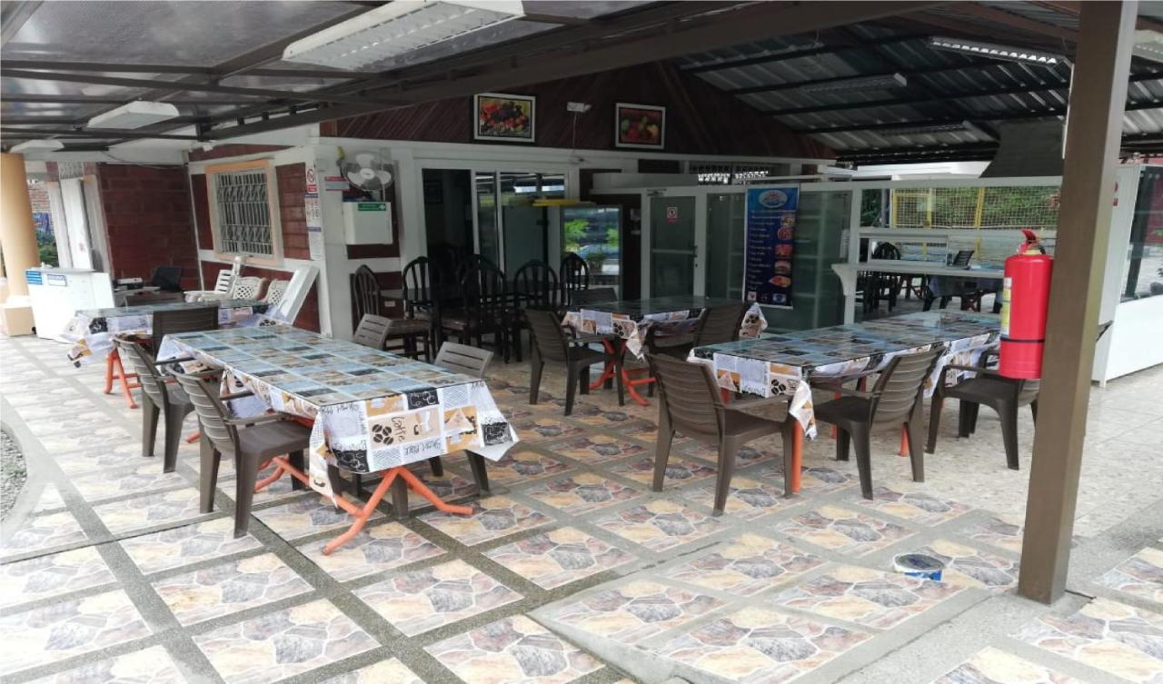לאס טונאס Sun Place Hosteria מראה חיצוני תמונה