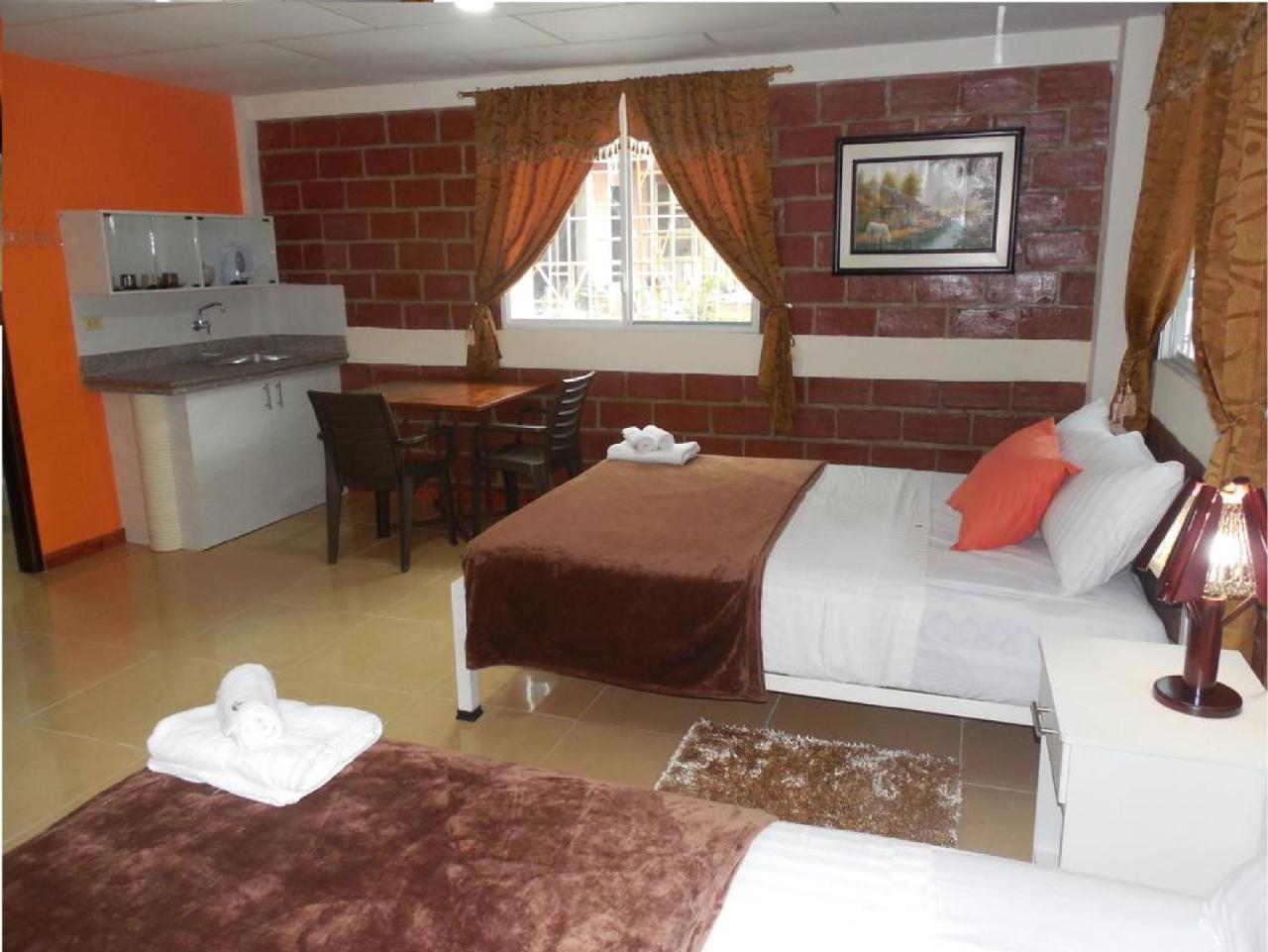 לאס טונאס Sun Place Hosteria מראה חיצוני תמונה