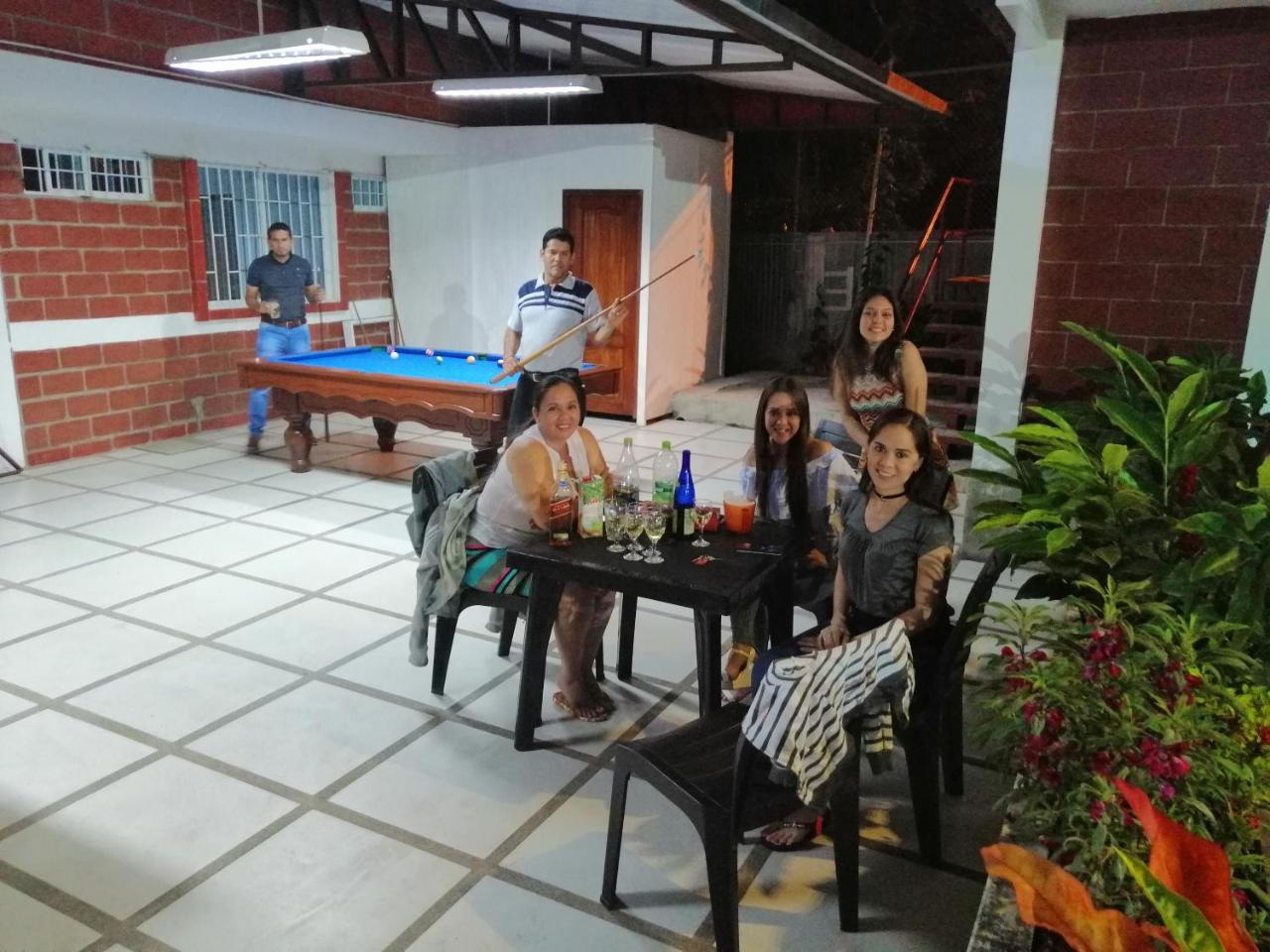 לאס טונאס Sun Place Hosteria מראה חיצוני תמונה