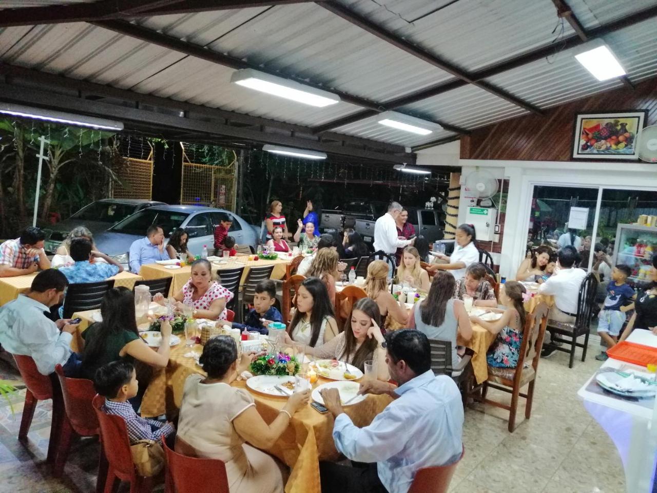 לאס טונאס Sun Place Hosteria מראה חיצוני תמונה