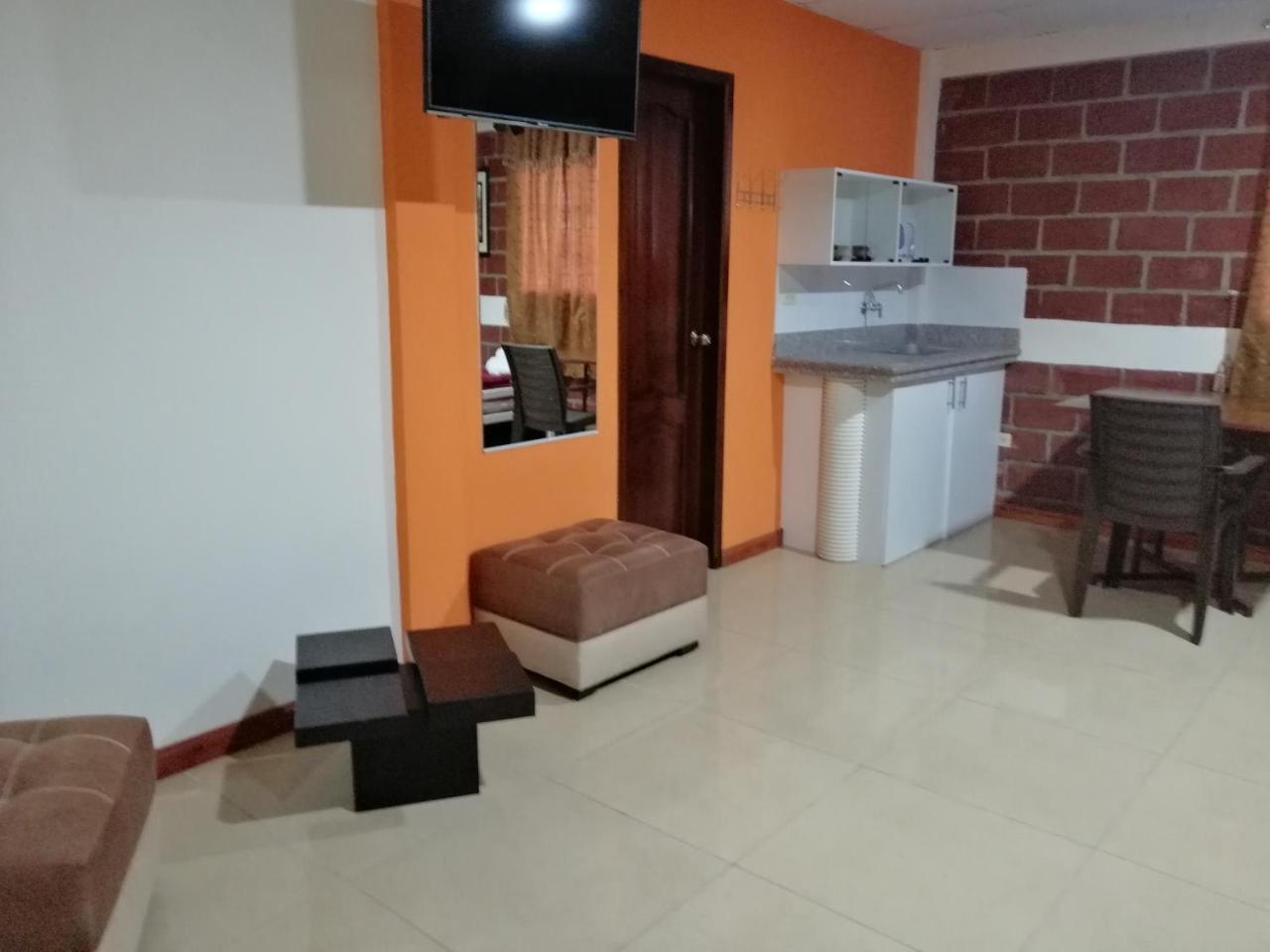 לאס טונאס Sun Place Hosteria מראה חיצוני תמונה