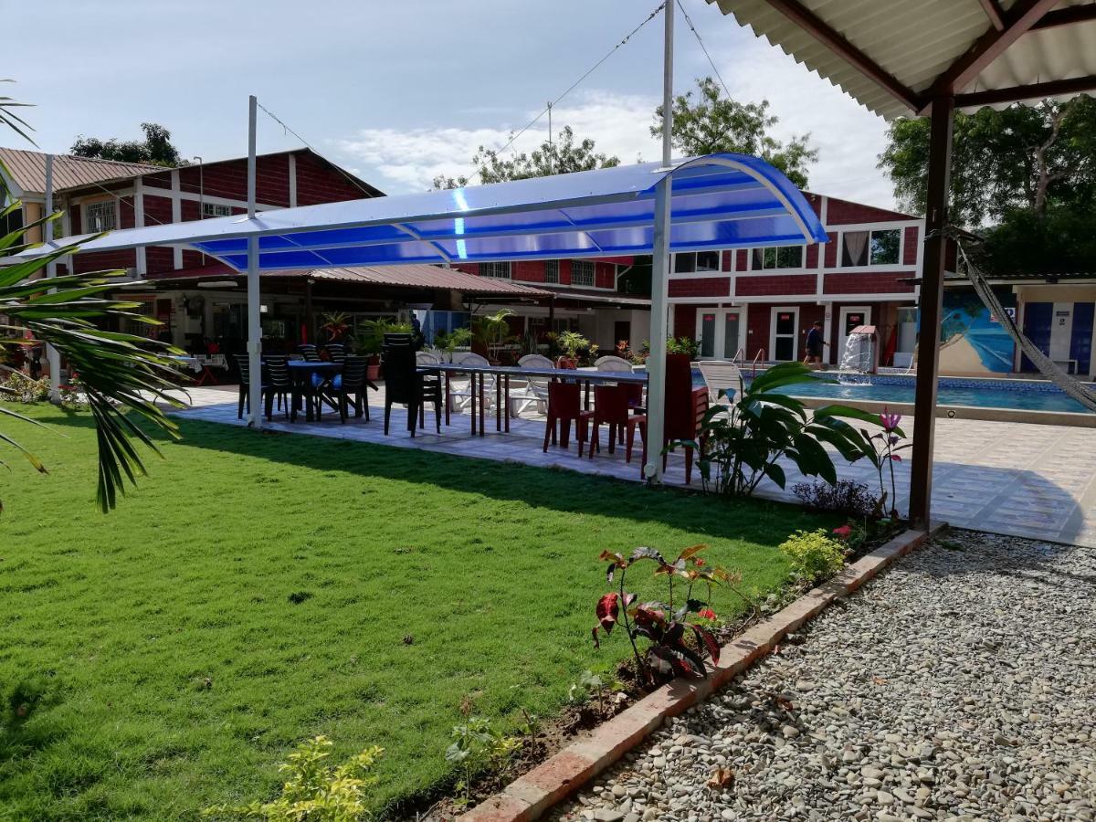 לאס טונאס Sun Place Hosteria מראה חיצוני תמונה